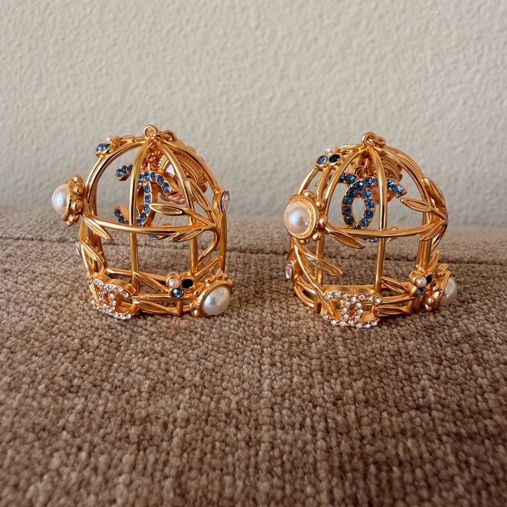 🕊️🌸✨Vintage Chanel Gold Earrings ✨🌸🕊️ - Picture 5 of 10